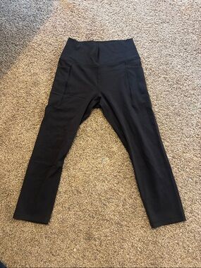High-Waist Black Performance Leggings with Side Pockets